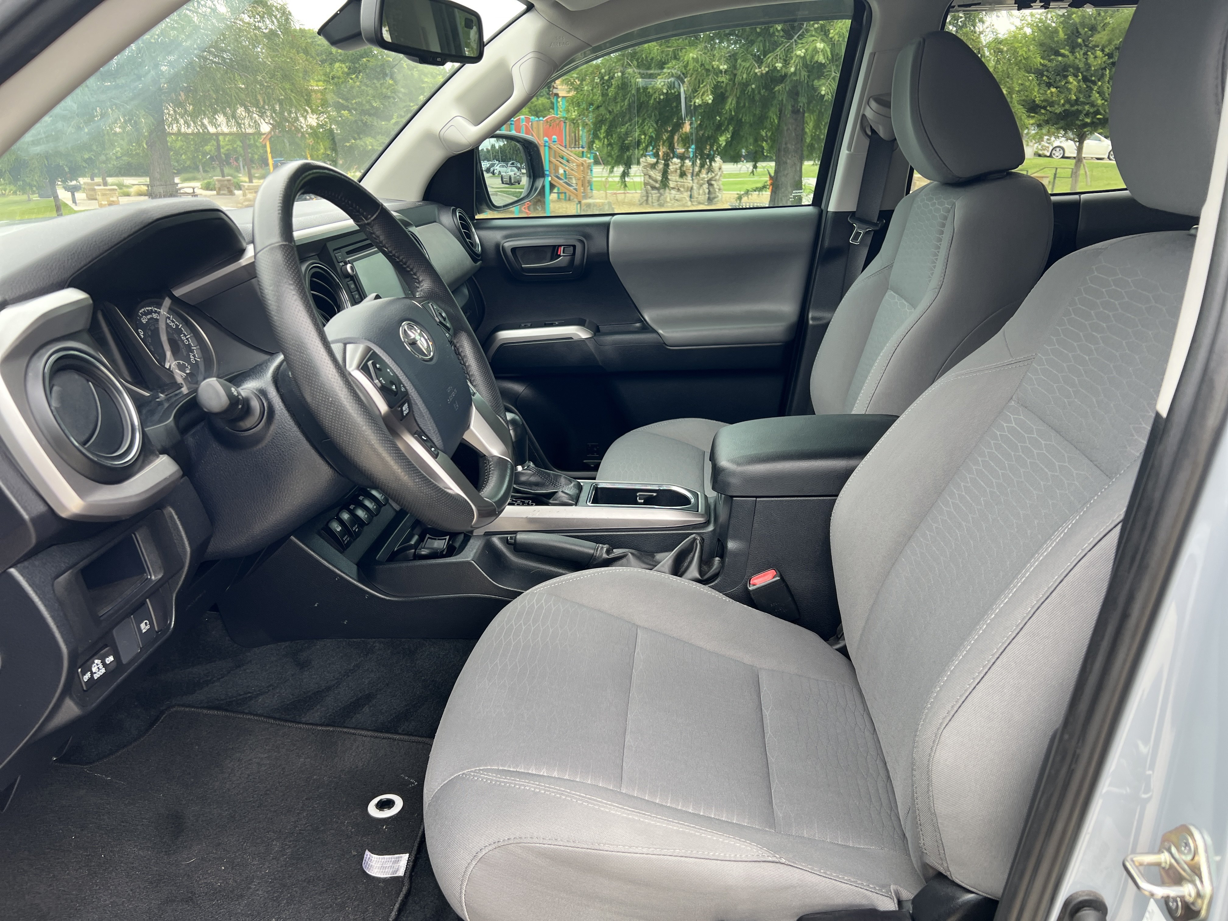 Used 2019 Toyota Tacoma SR5 AWD/4WD image 14