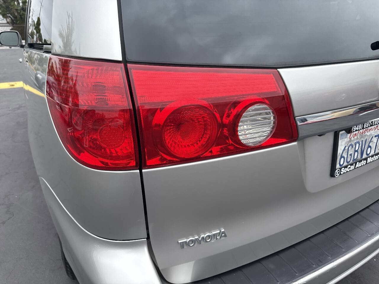 Used 2009 Toyota Sienna XLE Limited FWD image 34