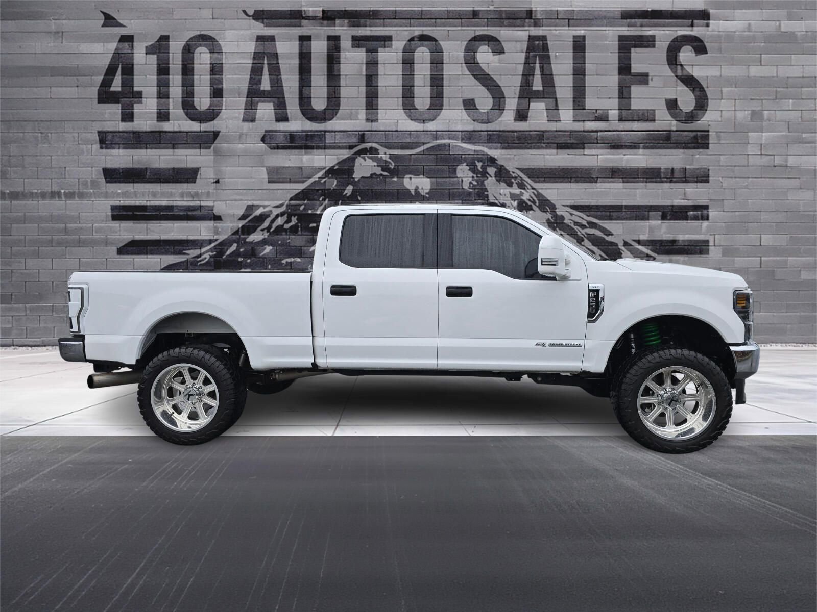 Used 2022 Ford F250 XLT w/ FX4 Off-Road Package image 2
