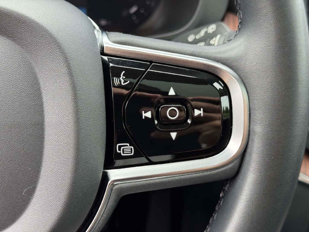 Used 2023 Volvo XC60 B6 Ultimate w/ Climate Package AWD/4WD image 19