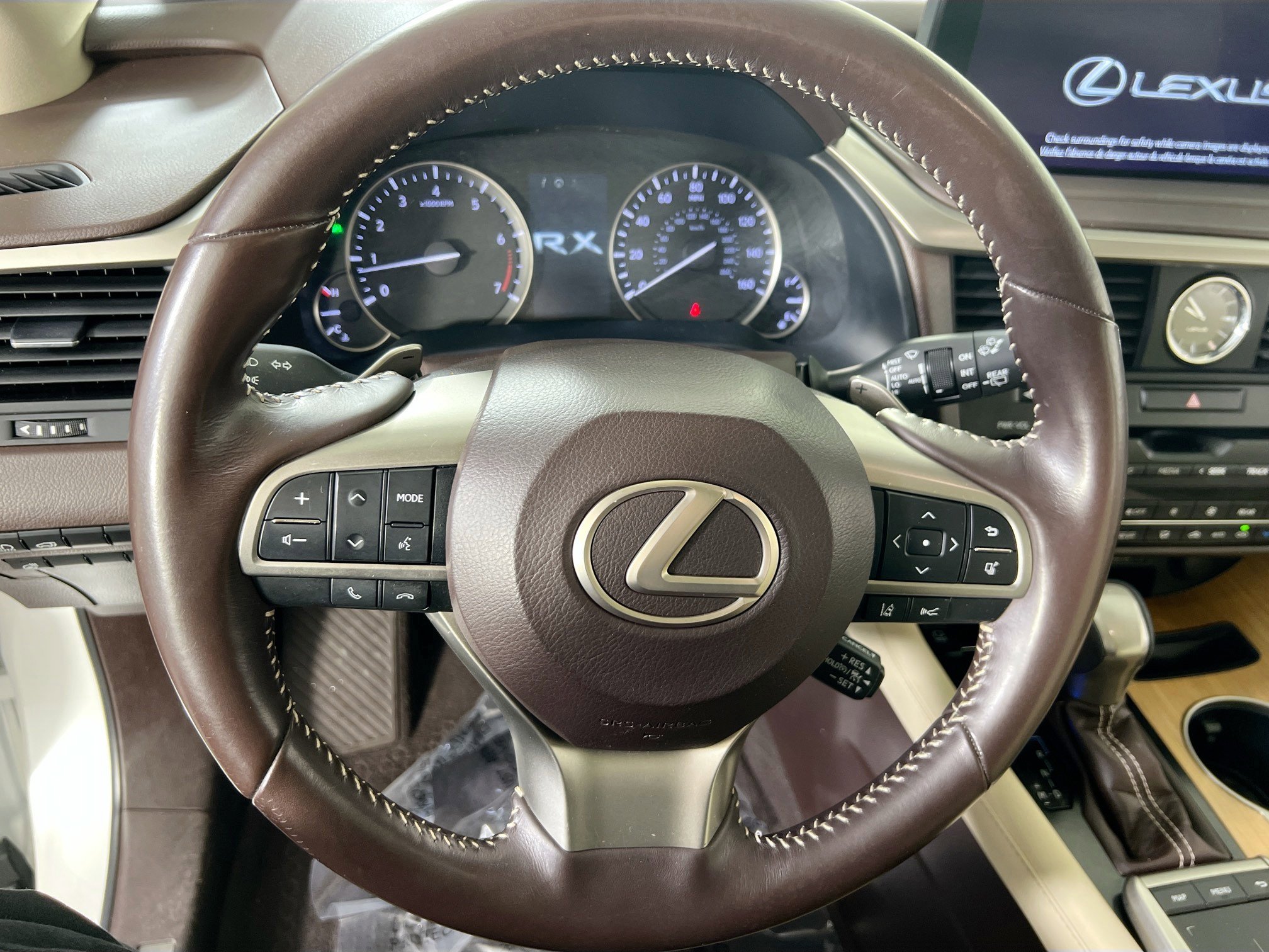 Used 2020 Lexus RX 350L Premium w/ Premium Package image 11