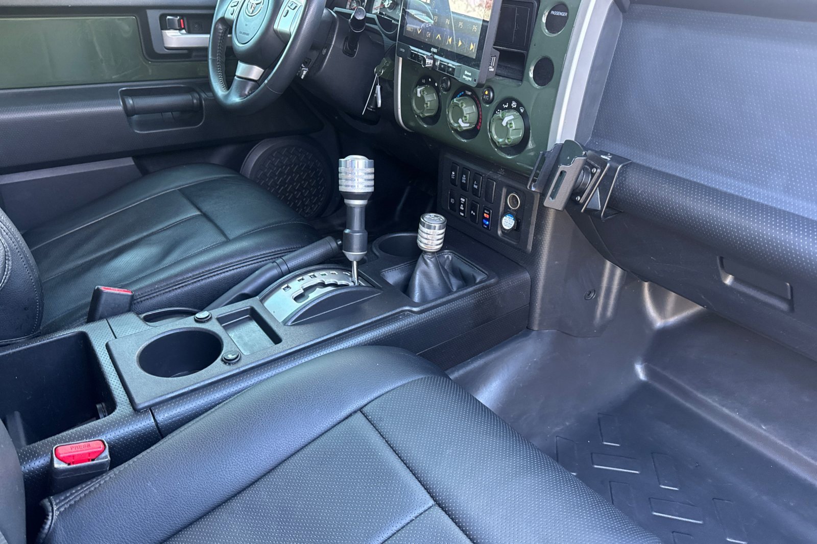 Used 2014 Toyota FJ Cruiser 4WD image 16