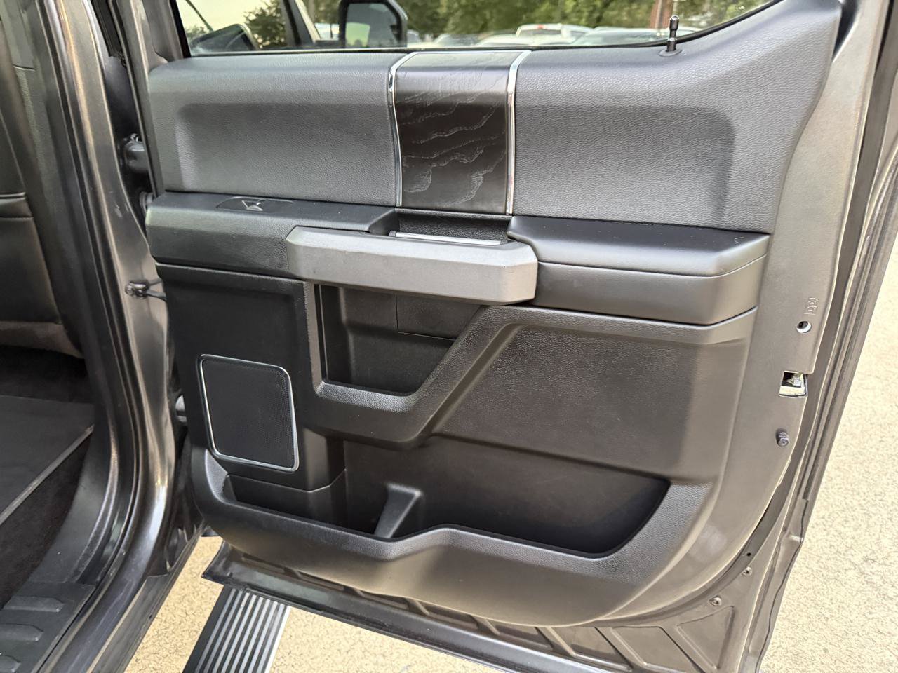 Used 2018 Ford F150 Platinum w/ Equipment Group 701A Luxury AWD/4WD image 38