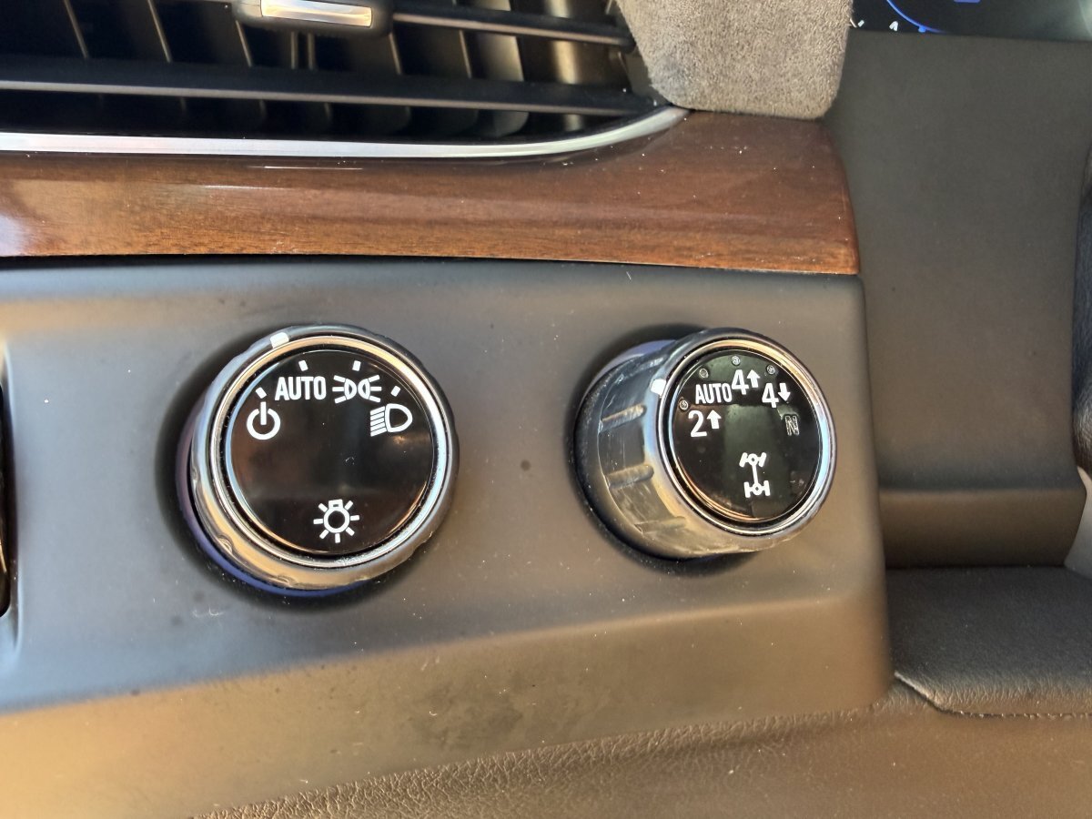 Used 2019 Cadillac Escalade Premium Luxury AWD/4WD image 40