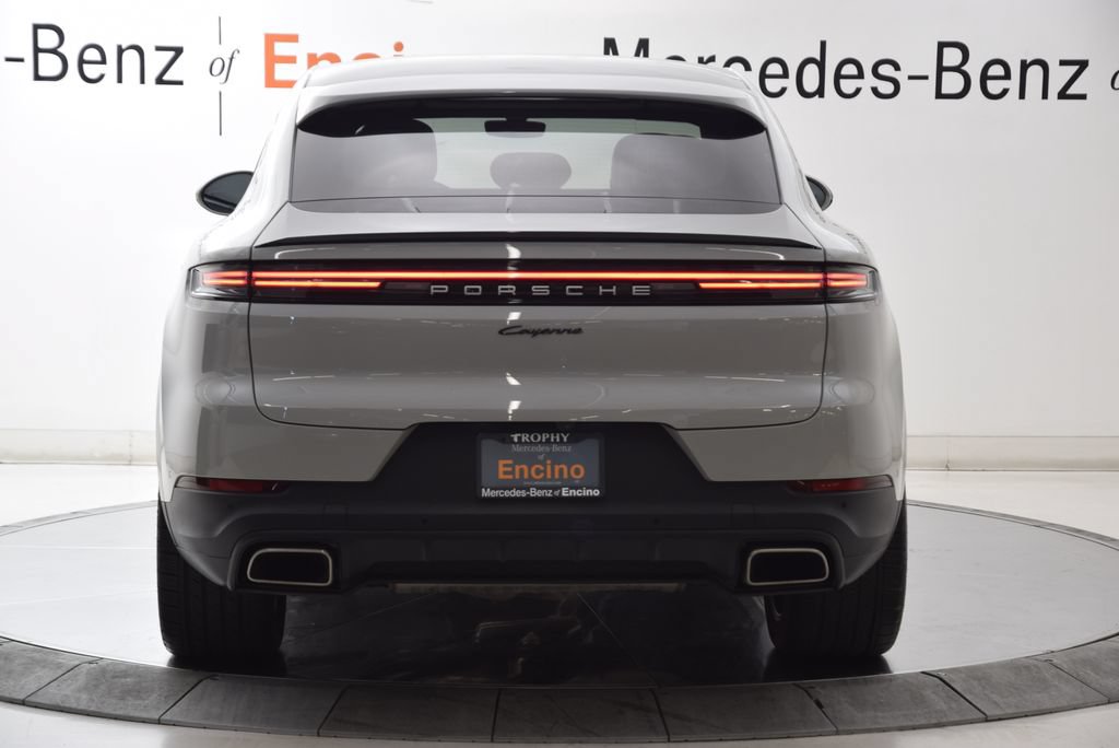 Used 2024 Porsche Cayenne Coupe AWD/4WD image 5