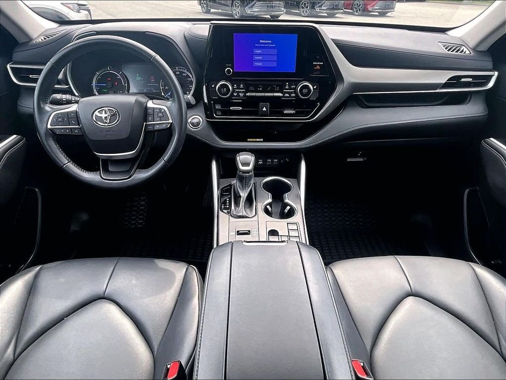 Used 2023 Toyota Highlander XLE AWD/4WD image 22