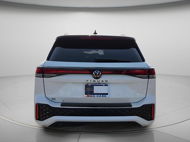 Used 2025 Volkswagen Tiguan SE R-Line FWD image 5