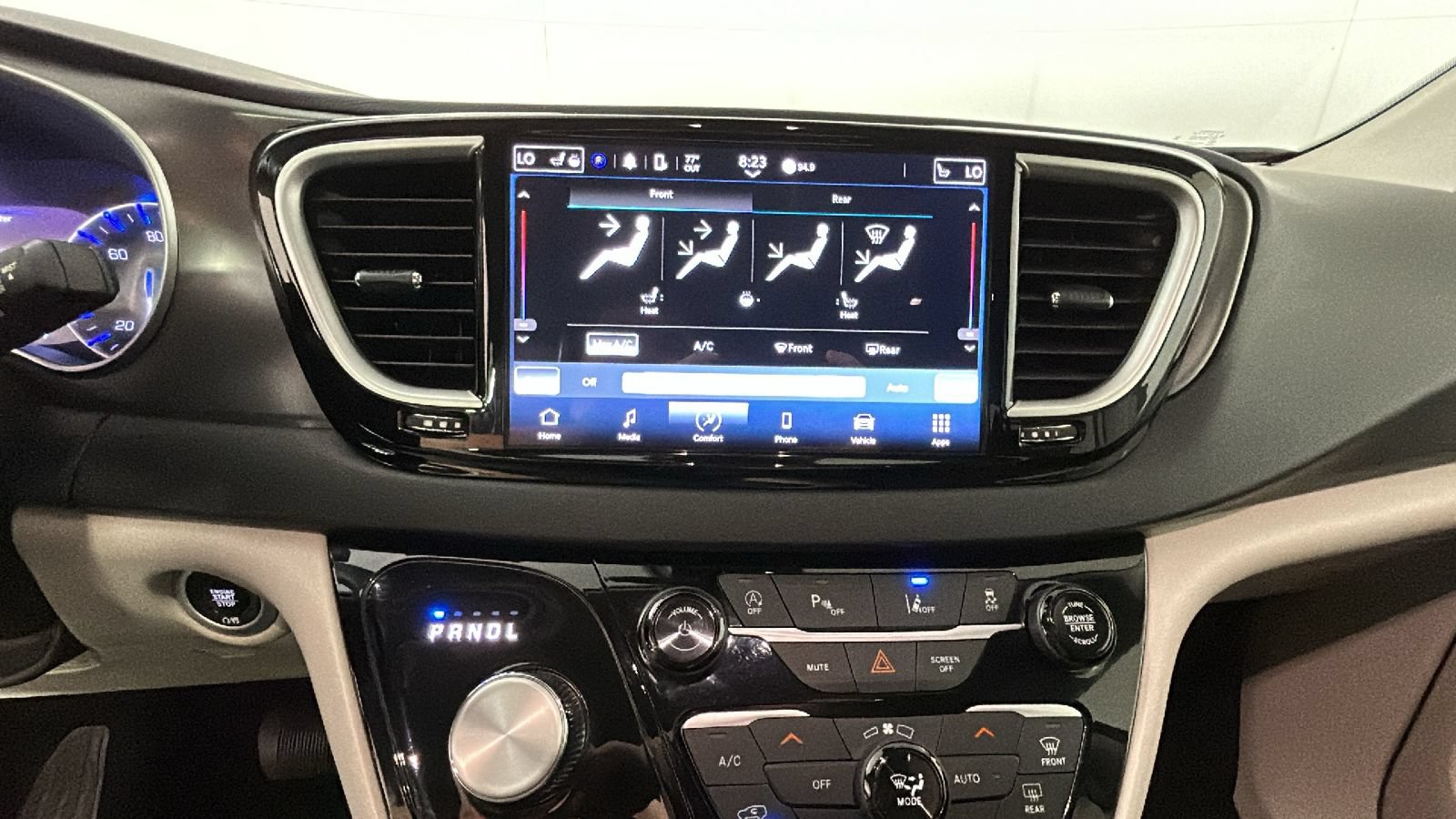 Used 2024 Chrysler Pacifica Touring-L FWD image 26