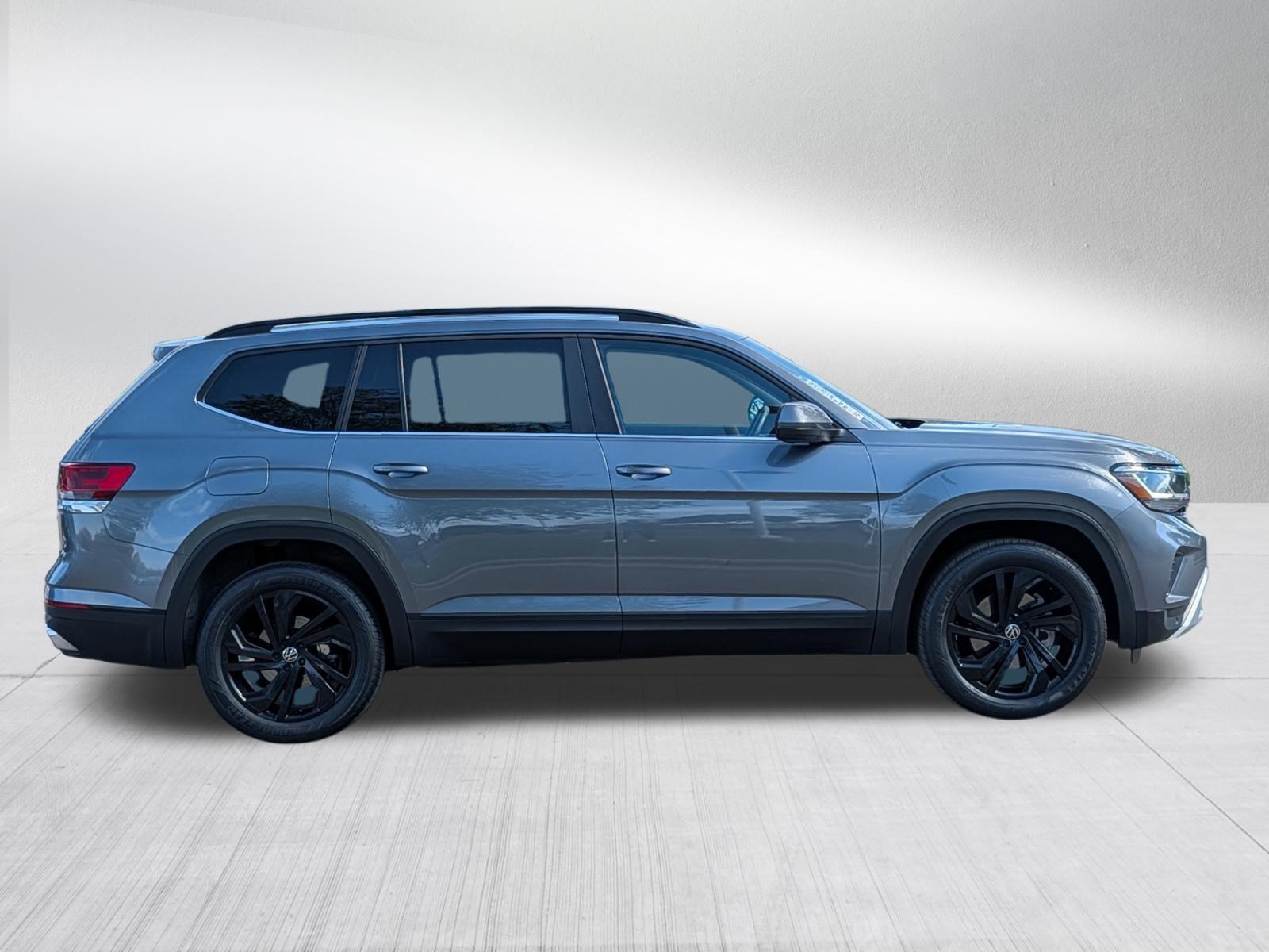 Certified 2023 Volkswagen Atlas SE w/ Black Wheel Package AWD/4WD image 8