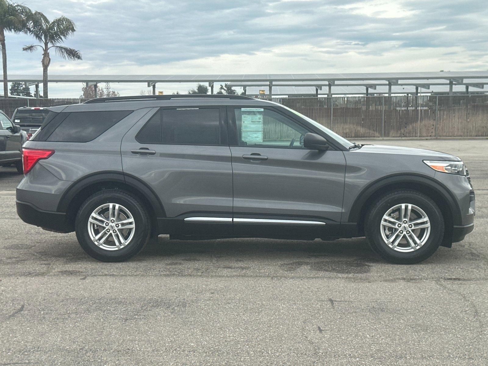 Certified 2022 Ford Explorer XLT image 3