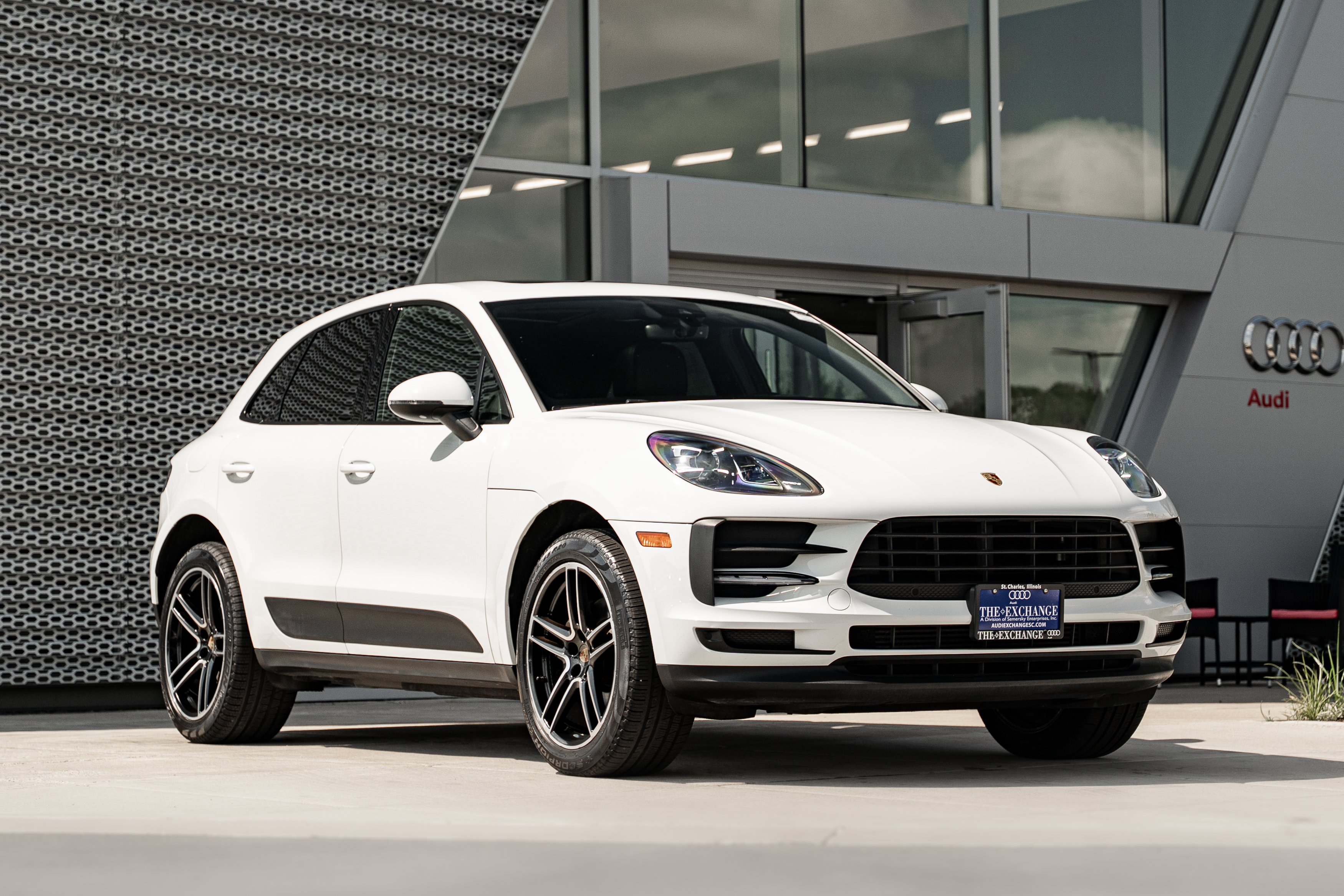 Used 2019 Porsche Macan AWD/4WD image 1