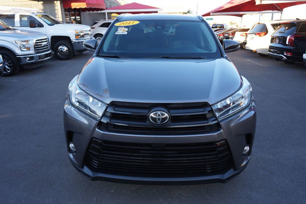 Used 2017 Toyota Highlander SE FWD image 12