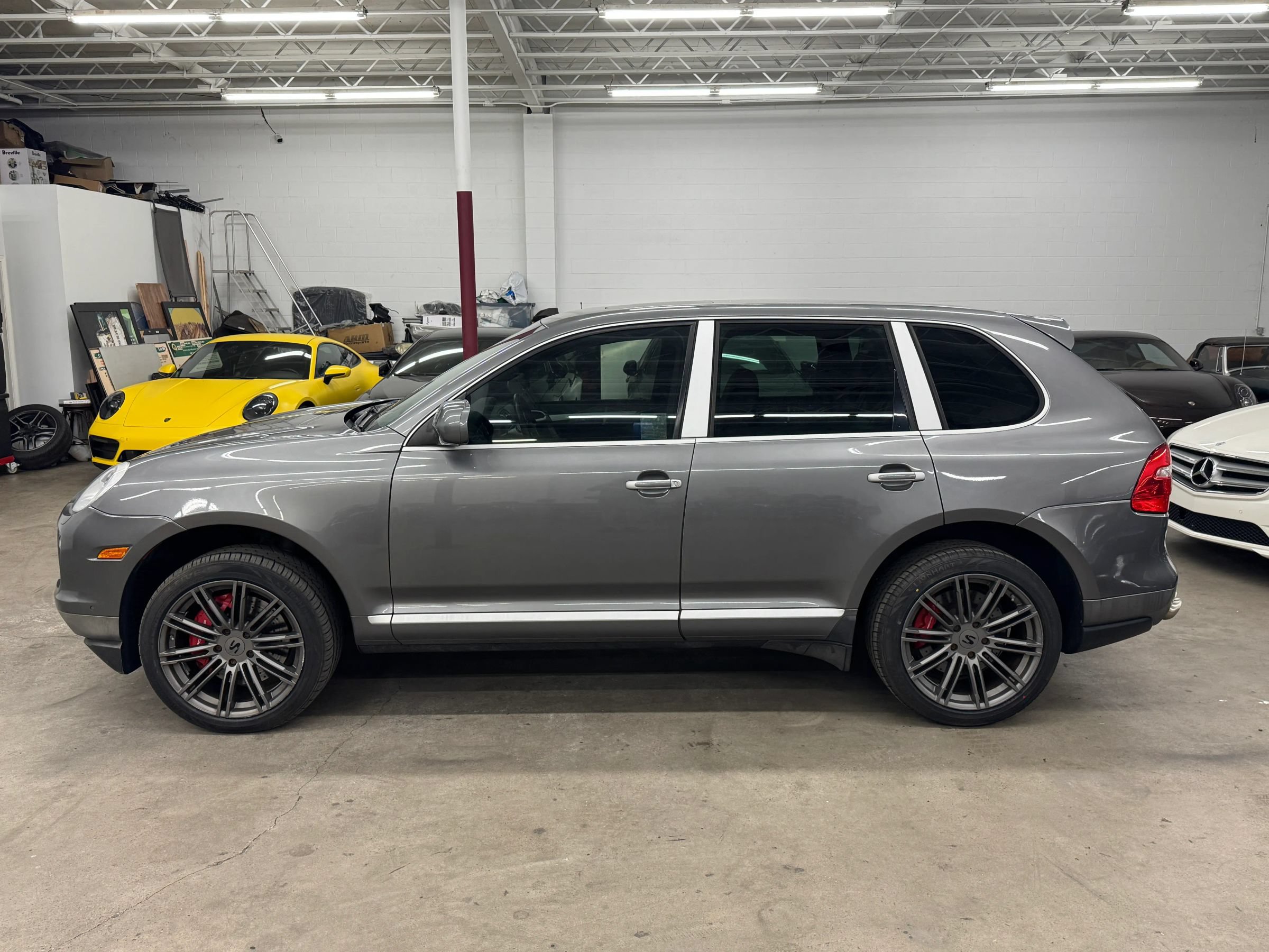 Used 2008 Porsche Cayenne Turbo AWD/4WD image 4