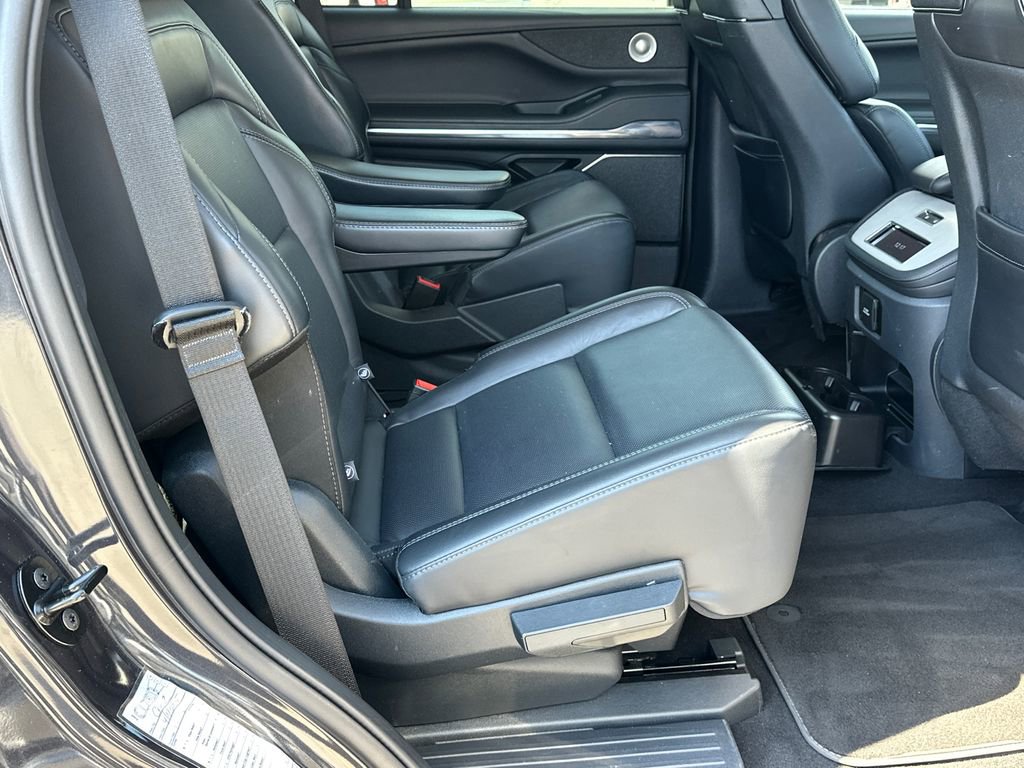 Used 2025 Lincoln Navigator Reserve image 15