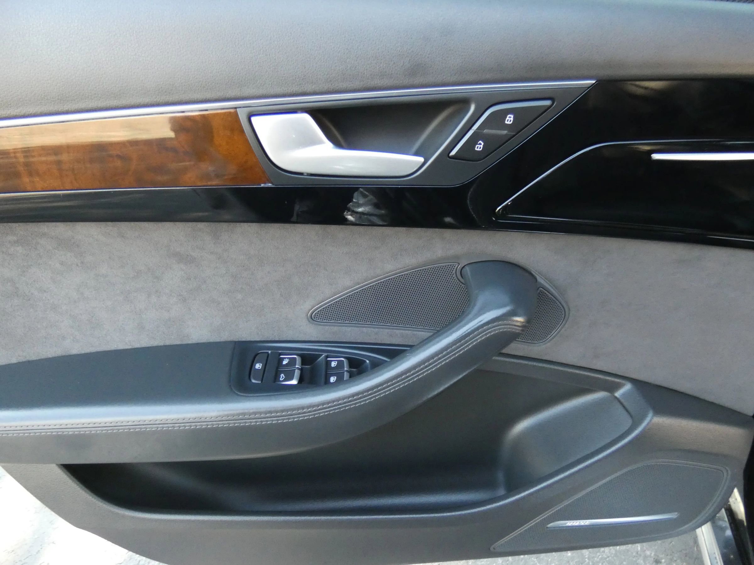 Used 2015 Audi A8 L 4.0T image 48