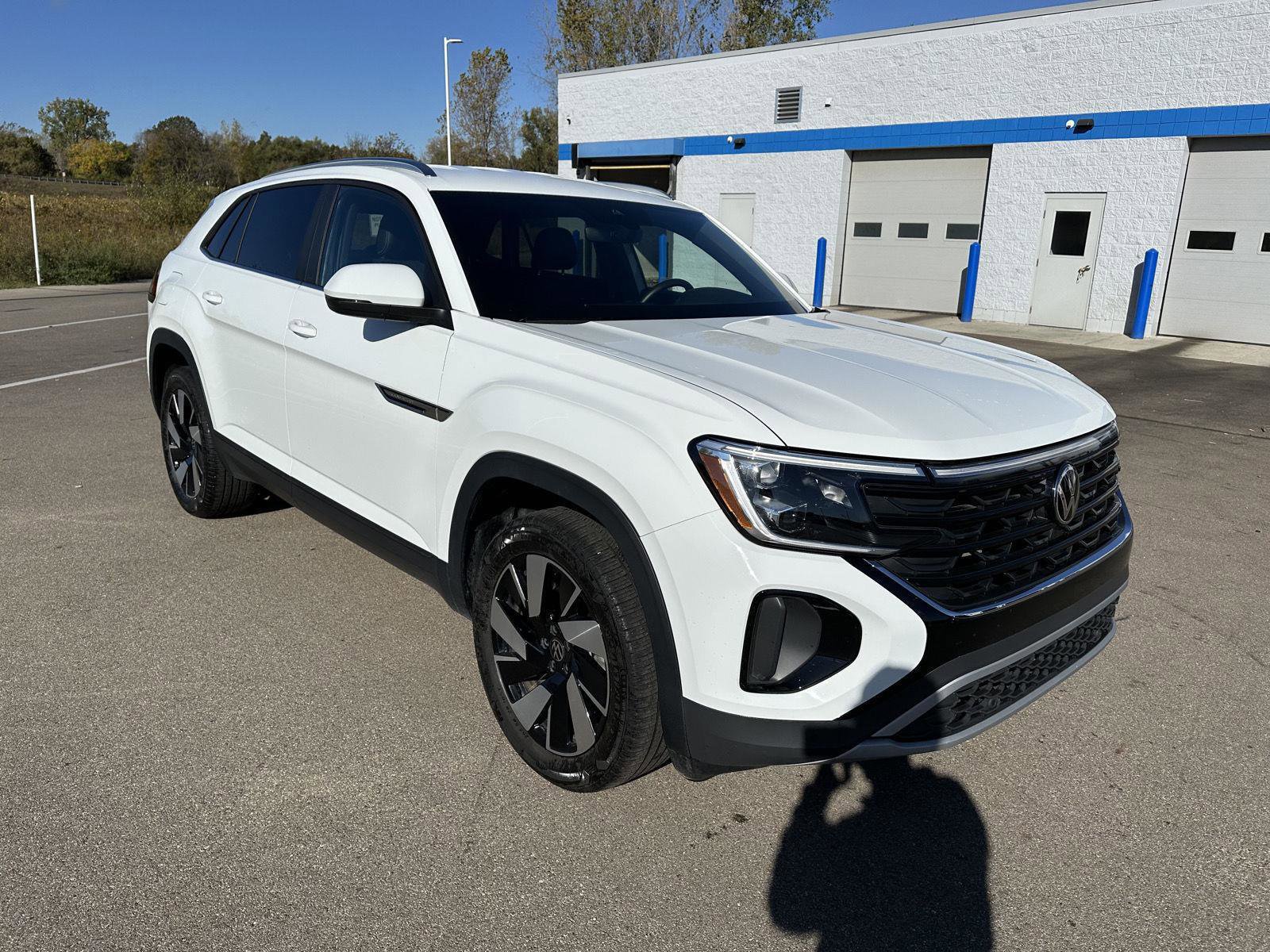 Used 2025 Volkswagen Atlas Cross Sport SE image 10
