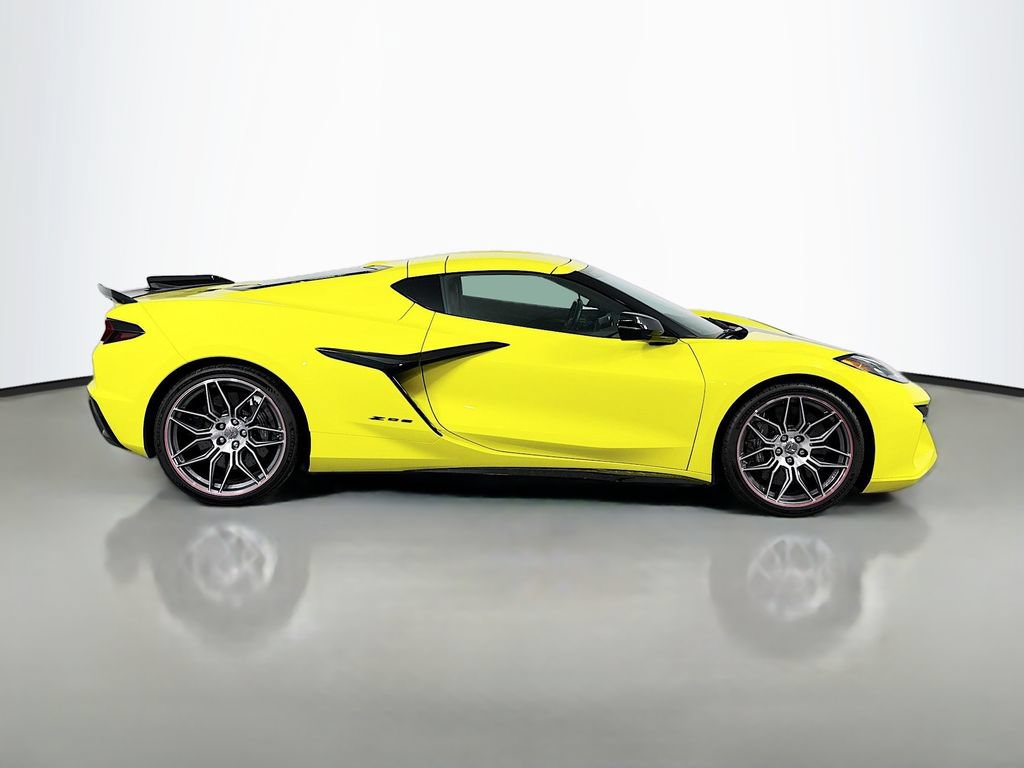Used 2023 Chevrolet Corvette Z06 w/ Stealth Interior Trim Package RWD image 5