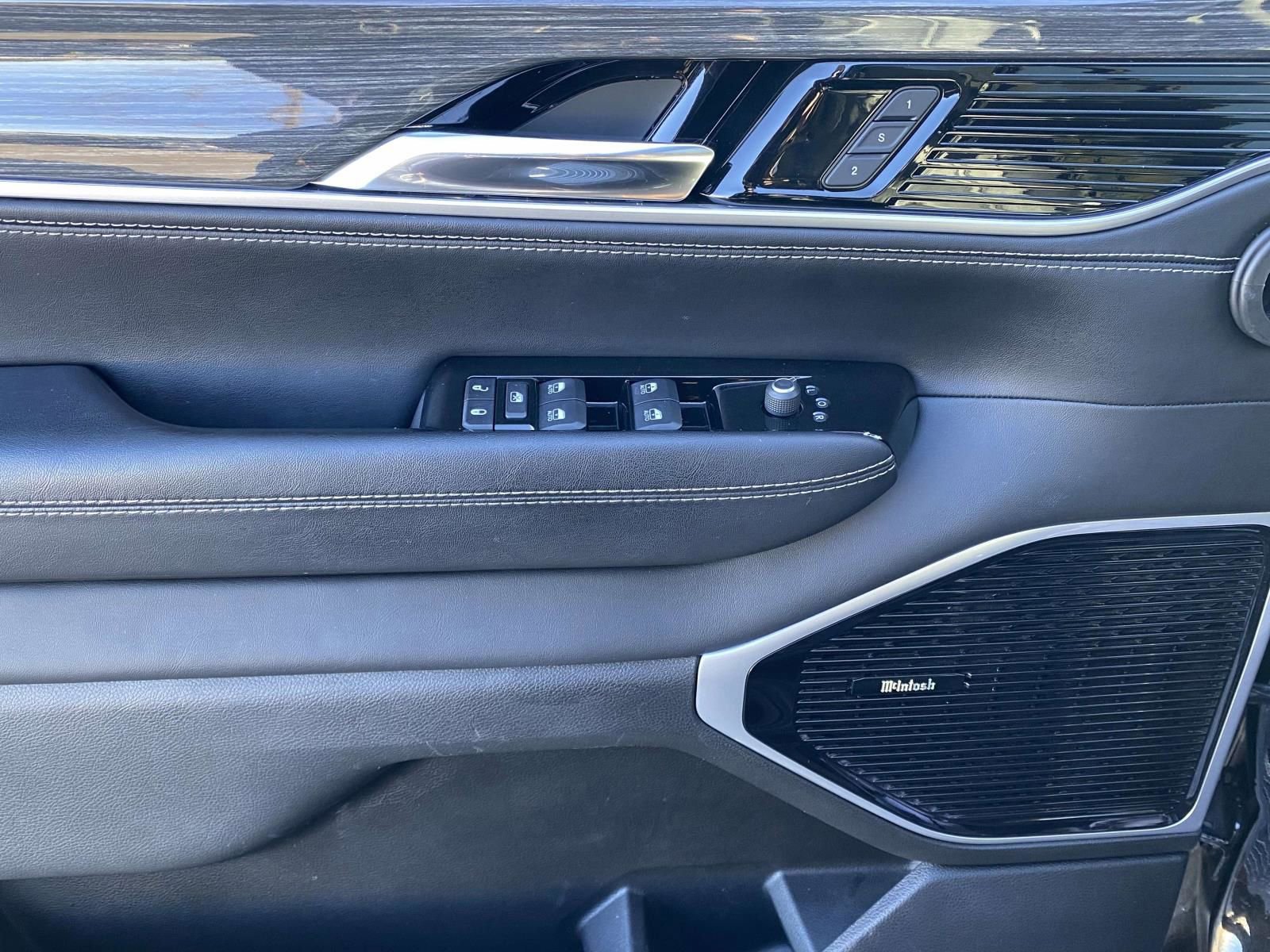 Used 2022 Jeep Wagoneer Series III w/ Premium Group I image 19