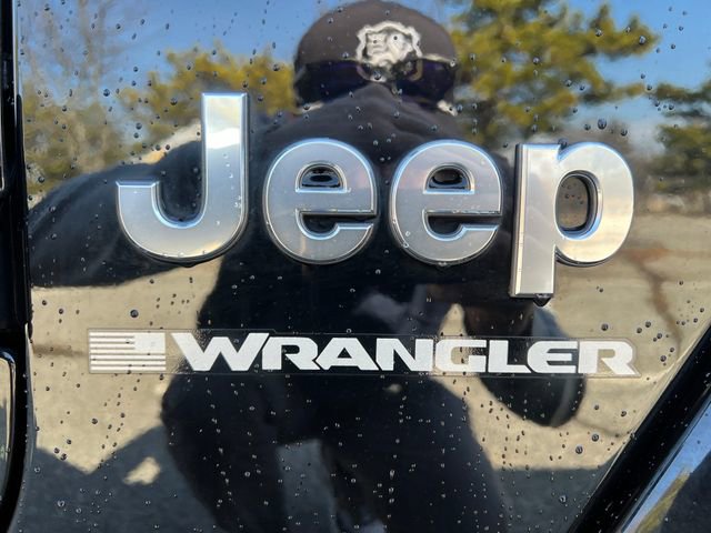 Used 2024 Jeep Wrangler Sahara w/ Technology Group AWD/4WD image 38
