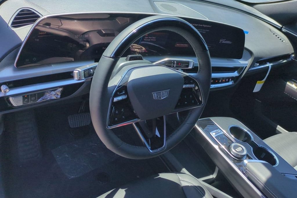 New 2026 Cadillac Lyriq Luxury AWD/4WD image 6