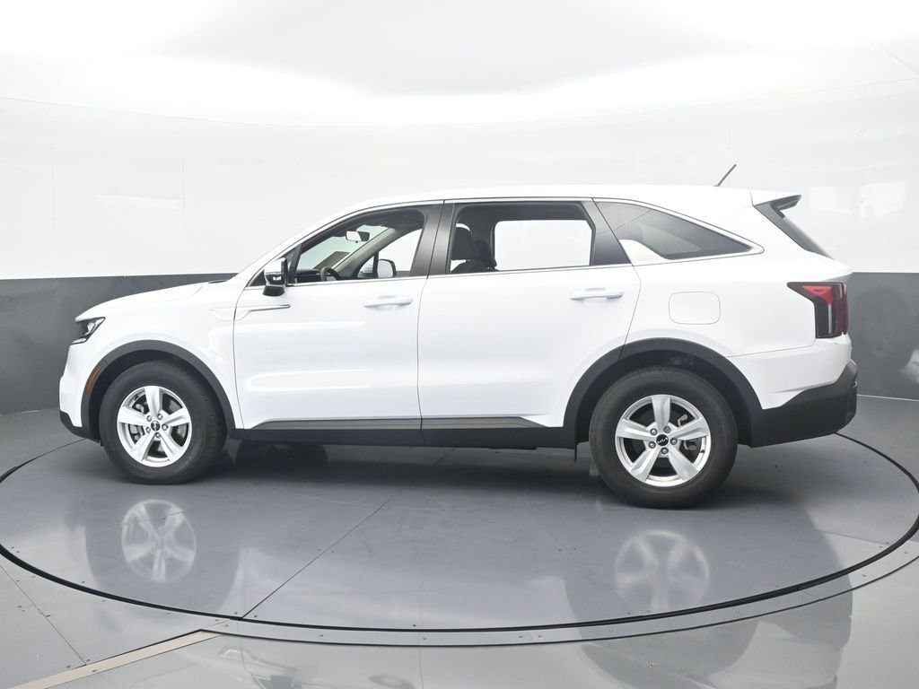 Used 2023 Kia Sorento LX image 3