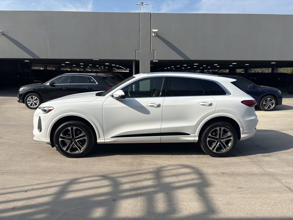 Used 2025 Audi Q5 Premium w/ Convenience Package image 9