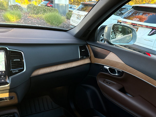 Certified 2025 Volvo XC90 T8 Plus AWD/4WD image 23