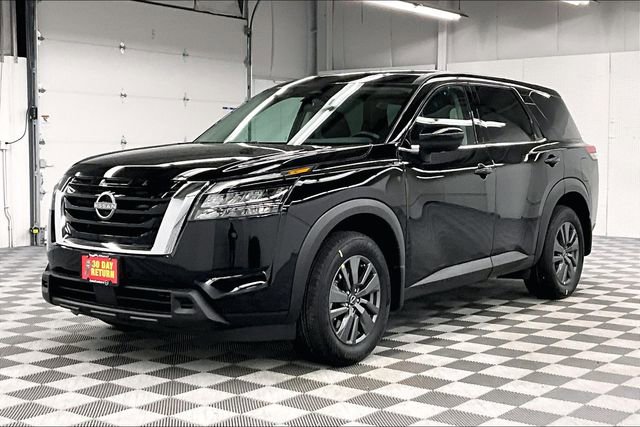 New 2025 Nissan Pathfinder S image 3