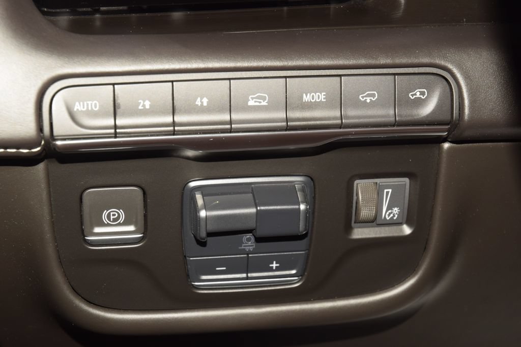 Used 2023 Cadillac Escalade Premium Luxury Platinum w/ LPO, Floor Liner Package AWD/4WD image 38