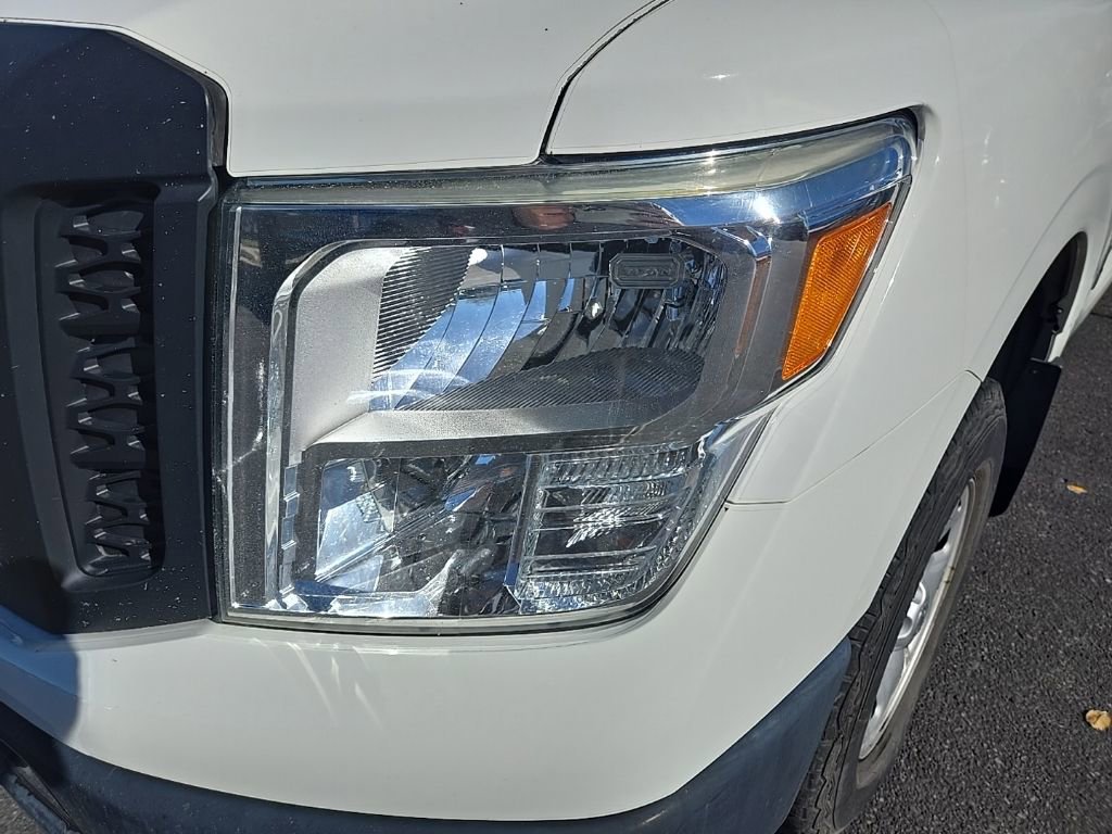 Used 2017 Nissan Titan S image 29