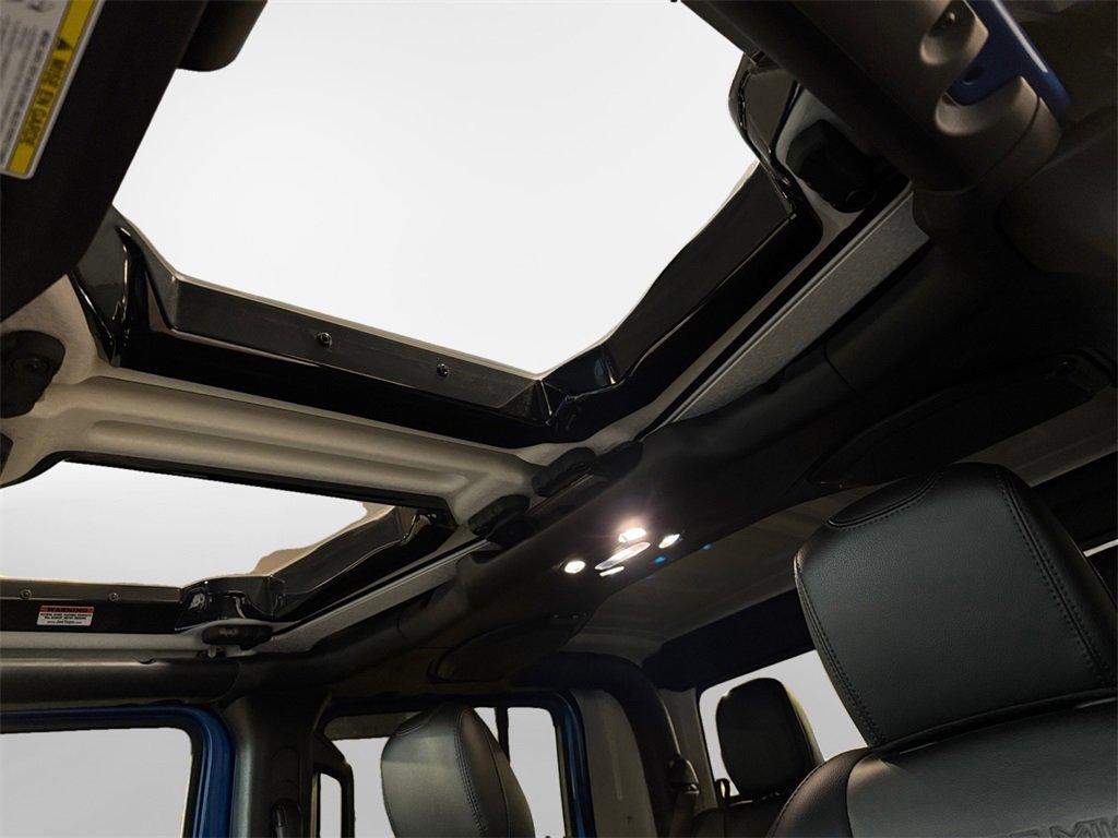 Used 2021 Jeep Gladiator Sport image 23