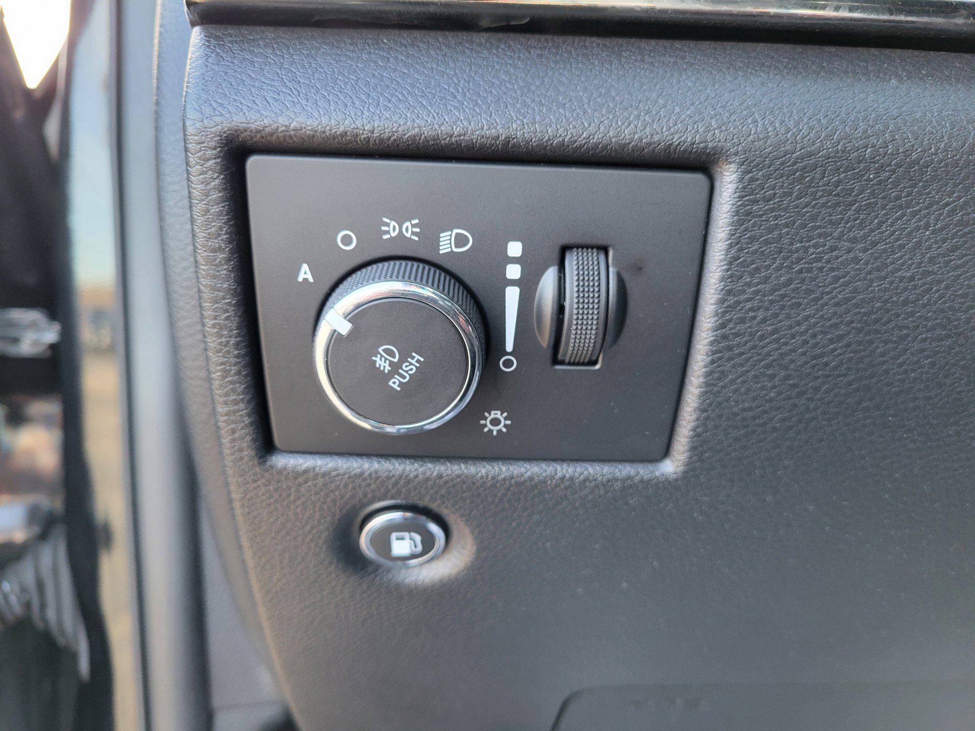 Used 2020 Jeep Grand Cherokee Limited X image 21