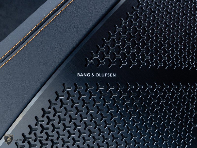 Used 2025 Lamborghini Urus SE image 23