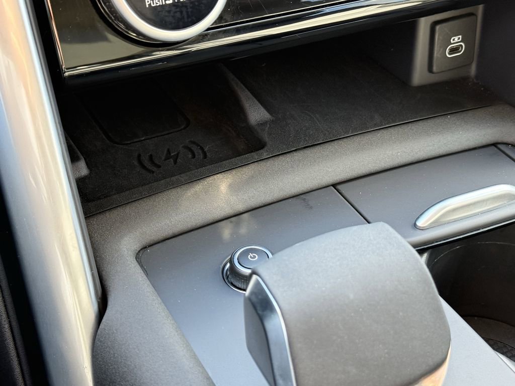 Used 2024 Land Rover Discovery S image 28