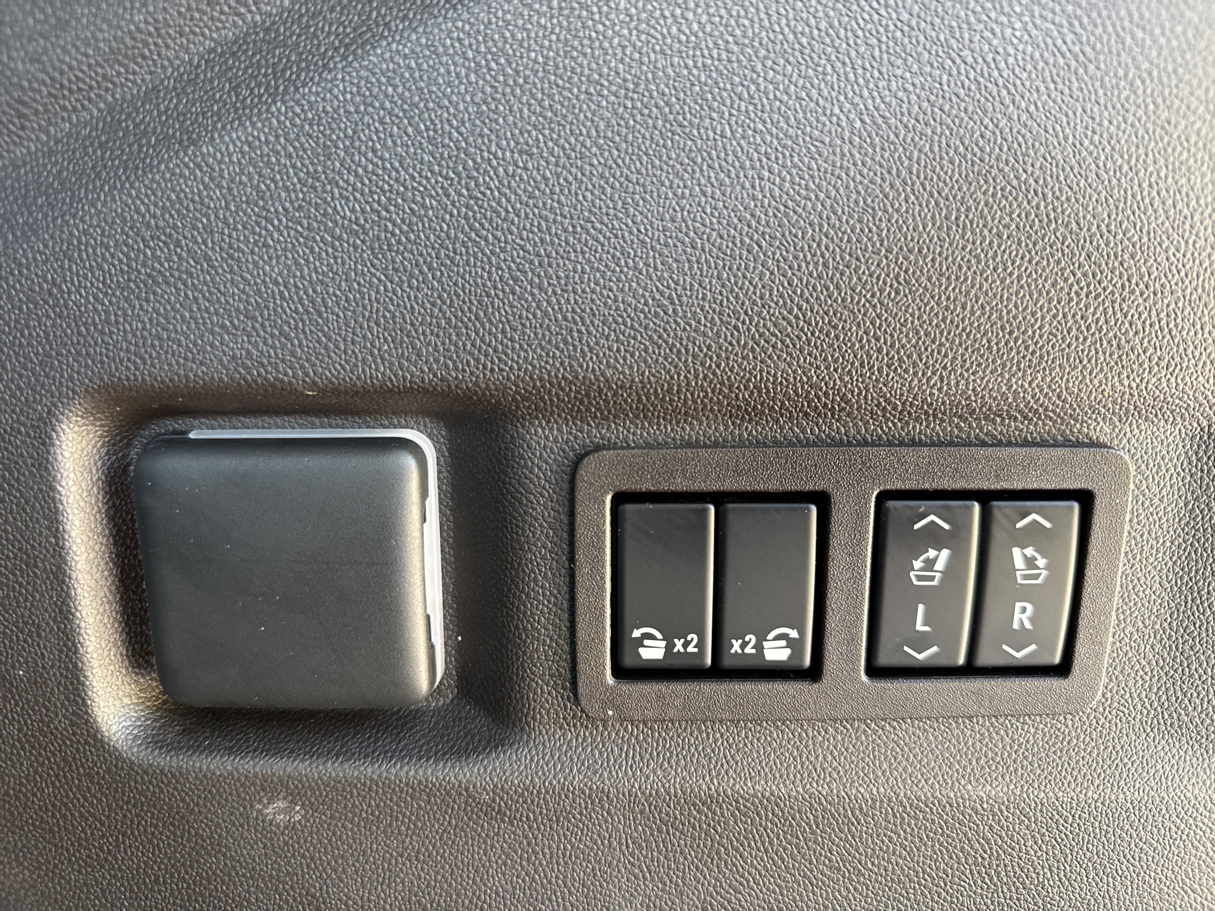 Used 2023 GMC Yukon Denali AWD/4WD image 37