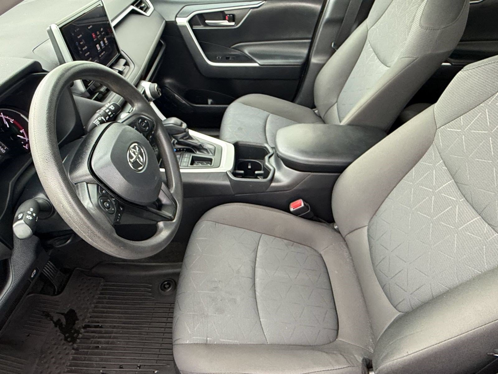 Used 2023 Toyota RAV4 XLE w/ Convenience Package FWD image 5
