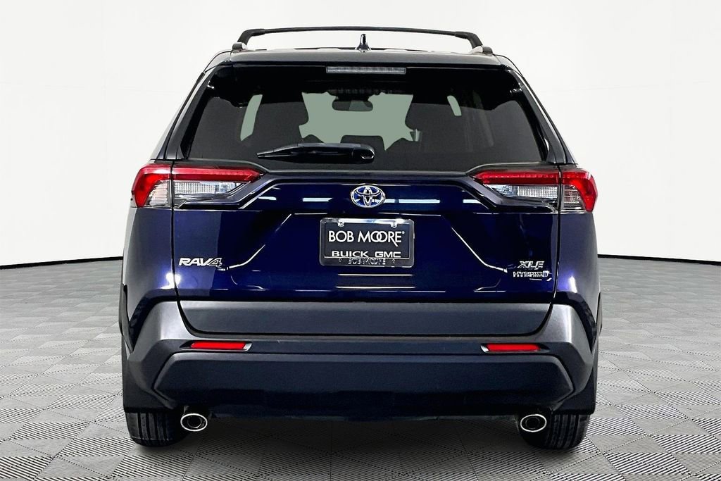 Used 2021 Toyota RAV4 XLE Premium image 5