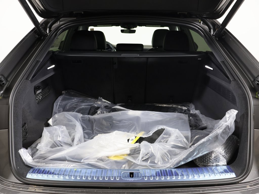New 2026 Audi Q8 Premium image 14