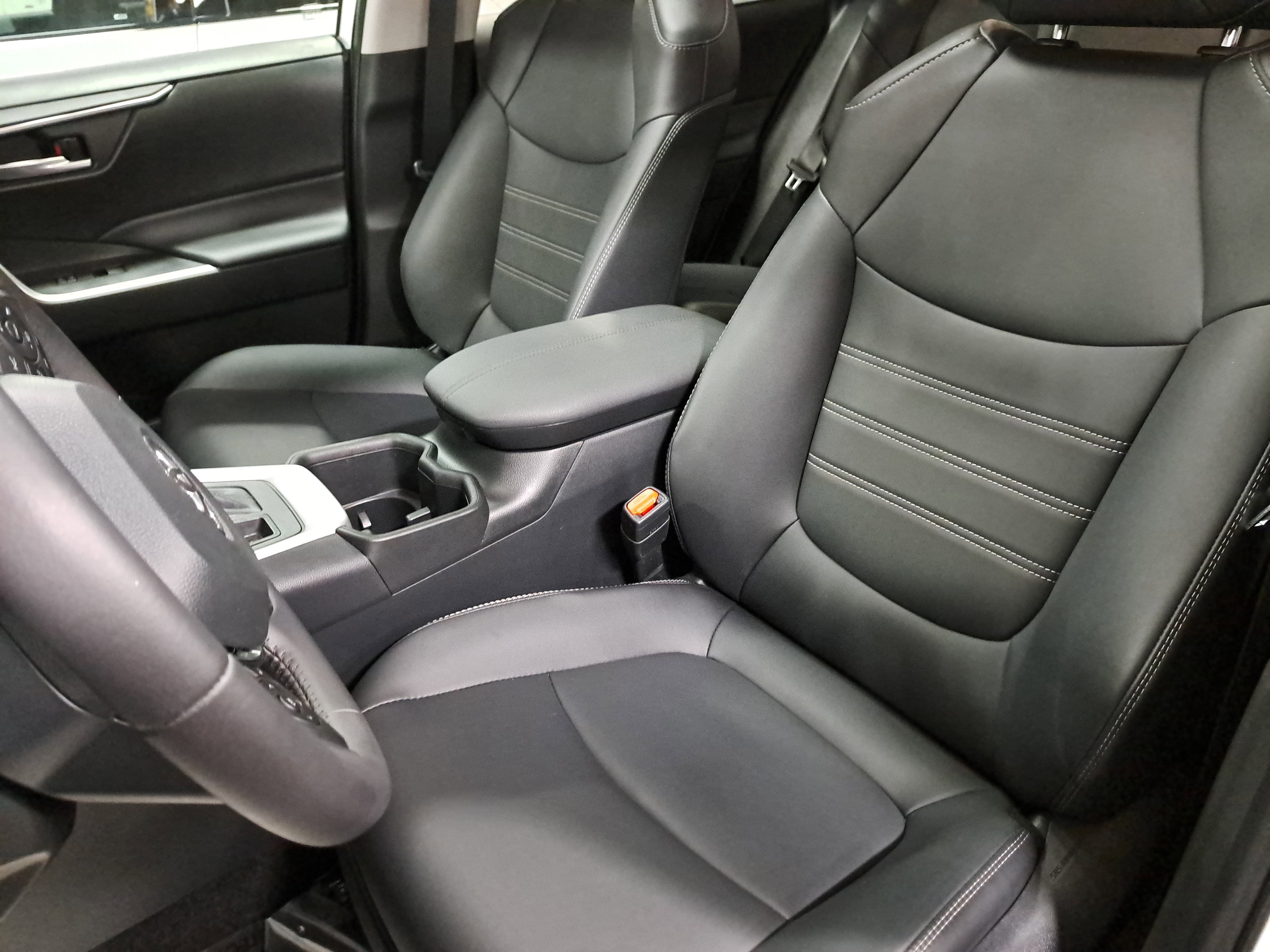 Used 2025 Toyota RAV4 XLE Premium image 16