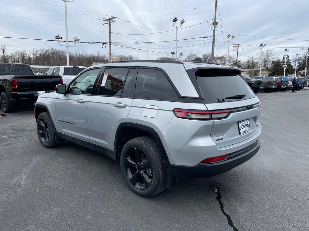 New 2025 Jeep Grand Cherokee Limited w/ Black Appearance Package AWD/4WD image 4