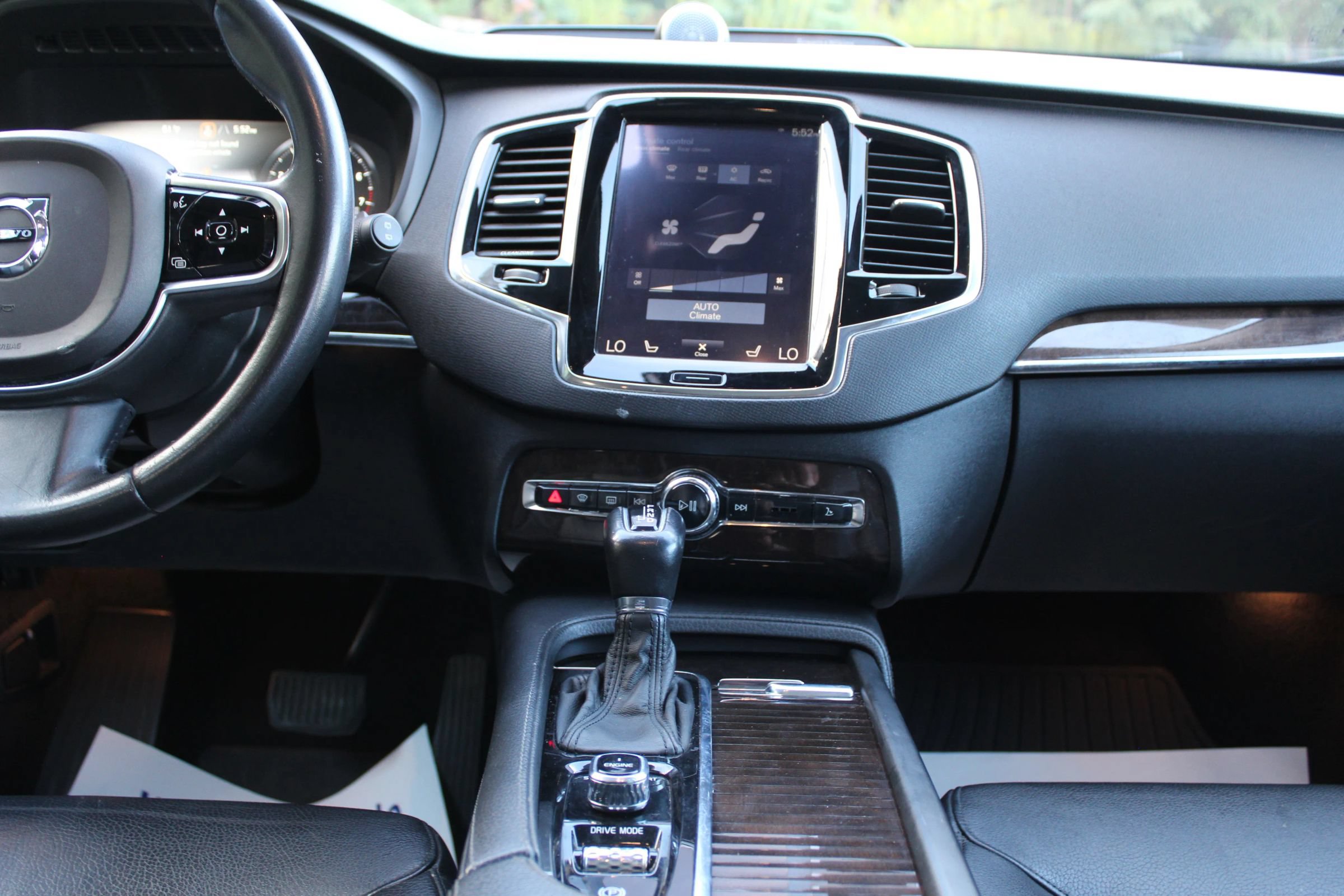 Used 2016 Volvo XC90 T6 Momentum w/ Momentum Plus Package AWD/4WD image 22