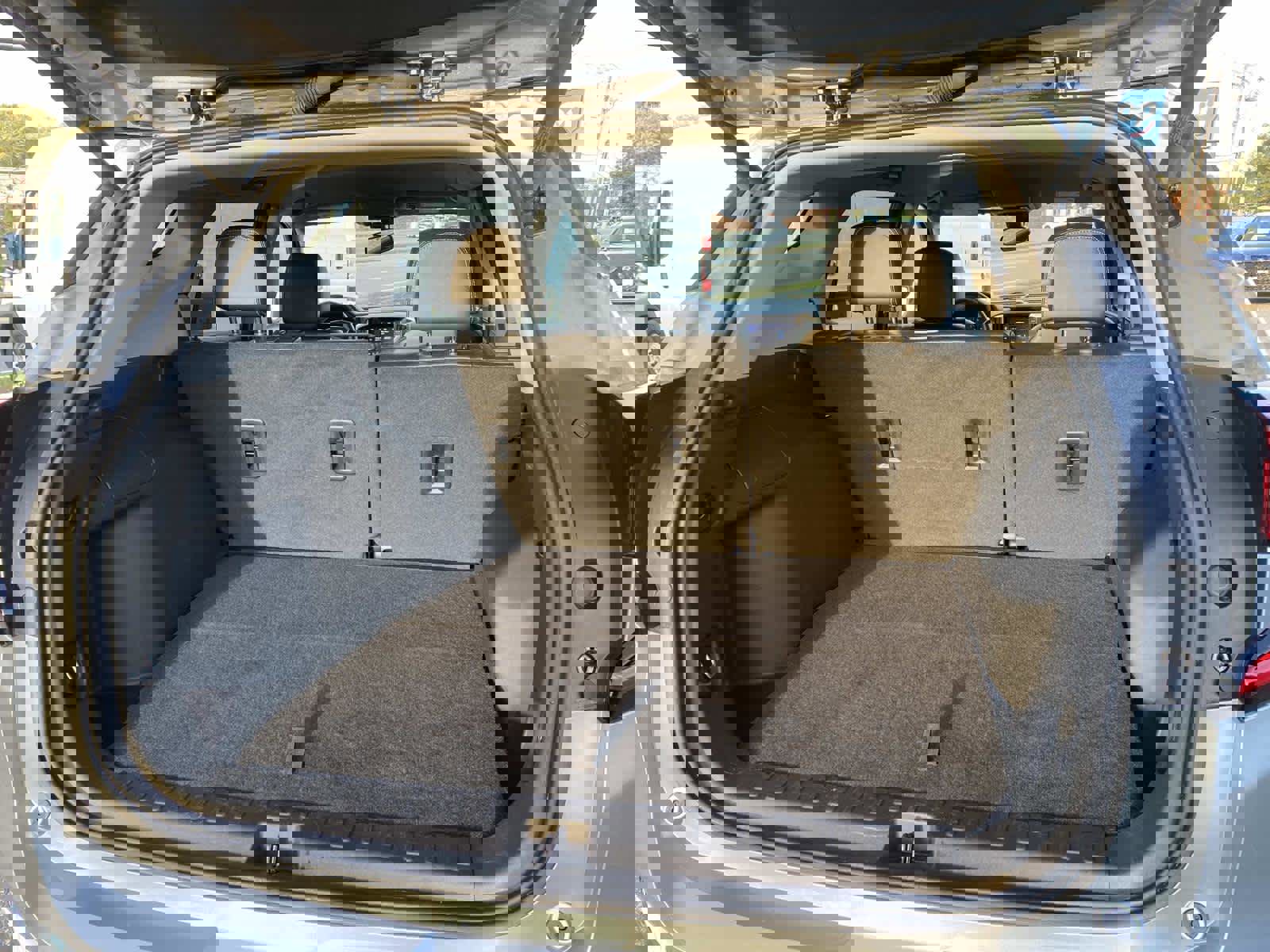 Used 2024 GMC Terrain SLT image 6