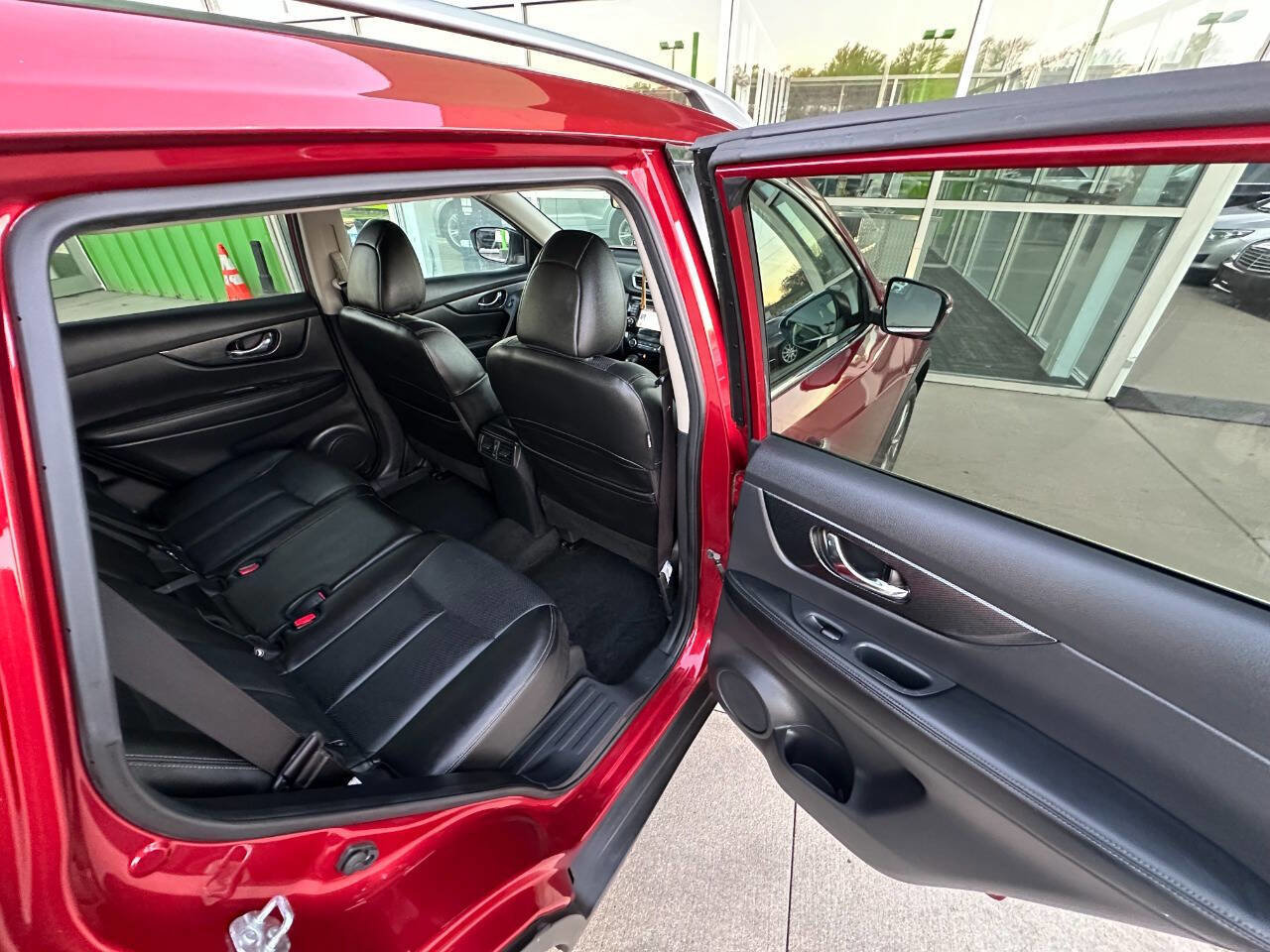 Used 2016 Nissan Rogue SL image 24