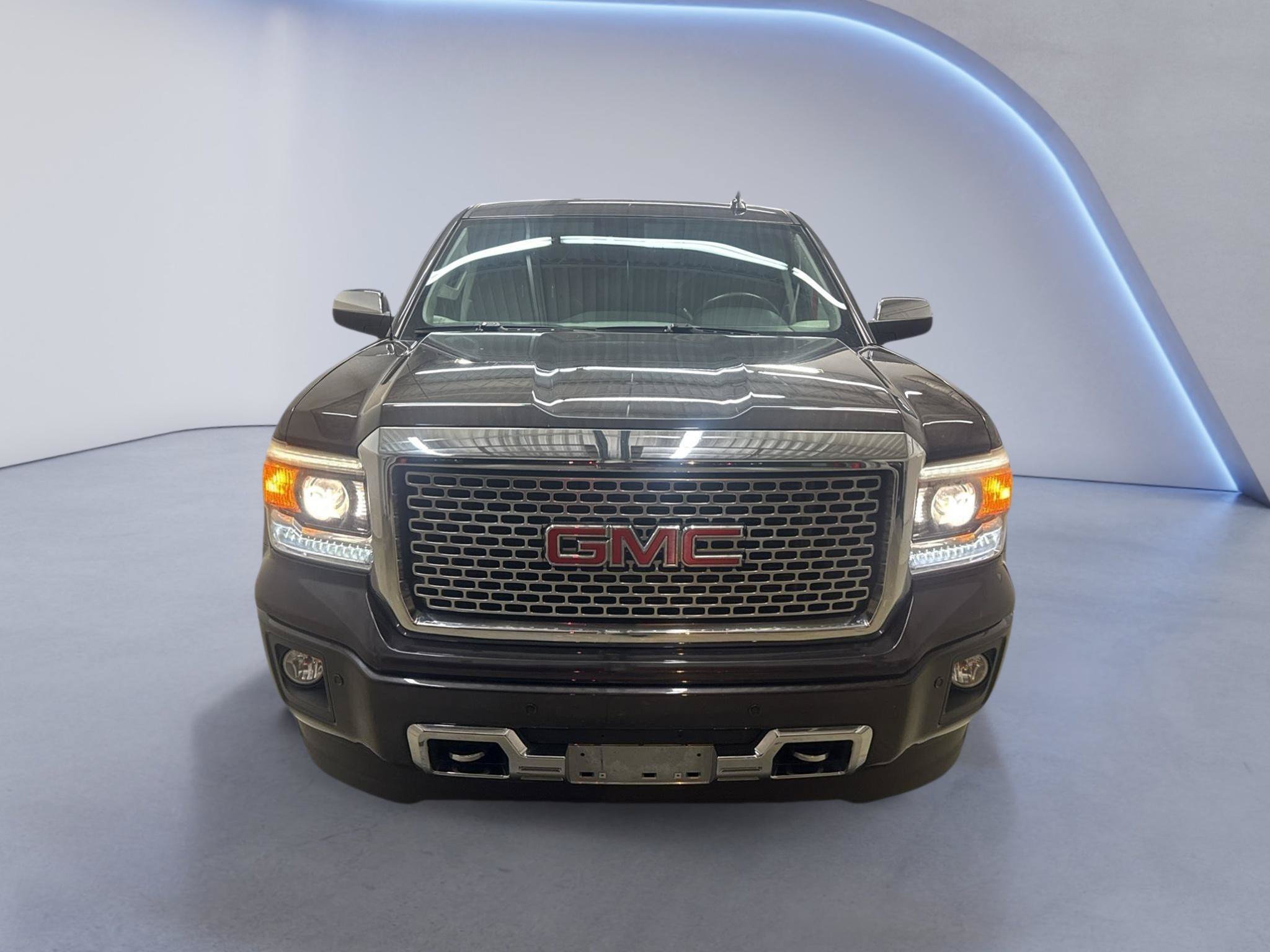 Used 2015 GMC Sierra 1500 Denali w/ Driver Alert Package AWD/4WD image 2