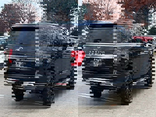 Used 2022 Ford Expedition XLT image 4