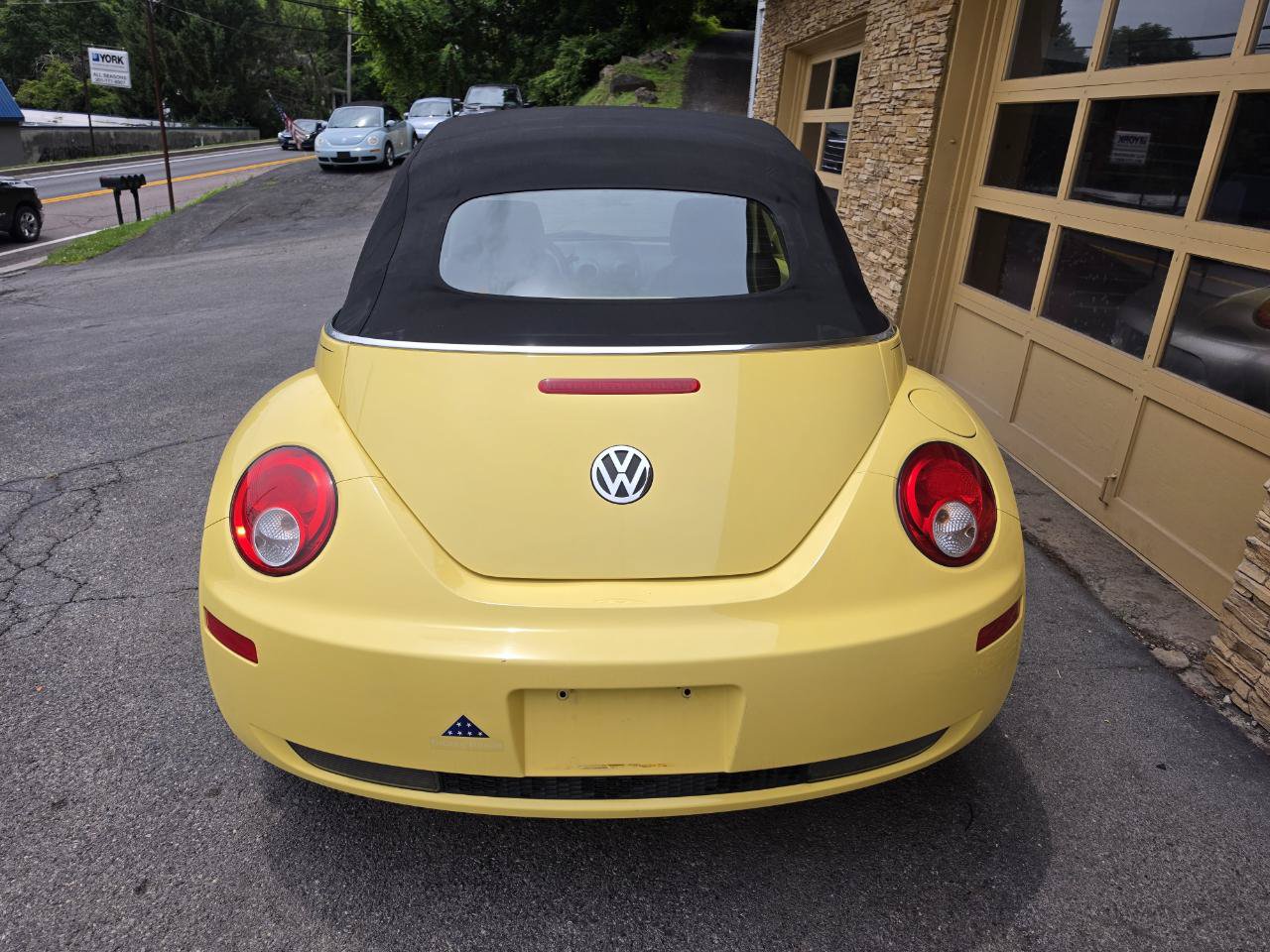Used 2008 Volkswagen Beetle SE FWD image 10