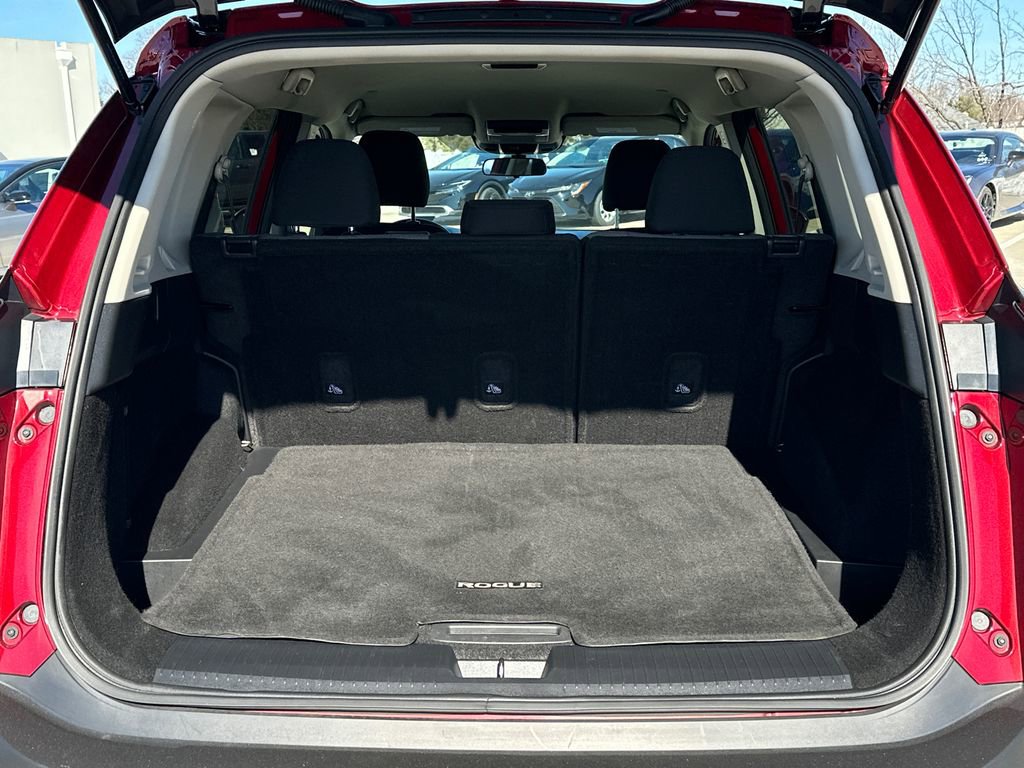 Used 2023 Nissan Rogue SV image 6