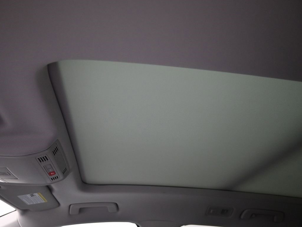 Used 2025 Volkswagen Taos SEL image 22