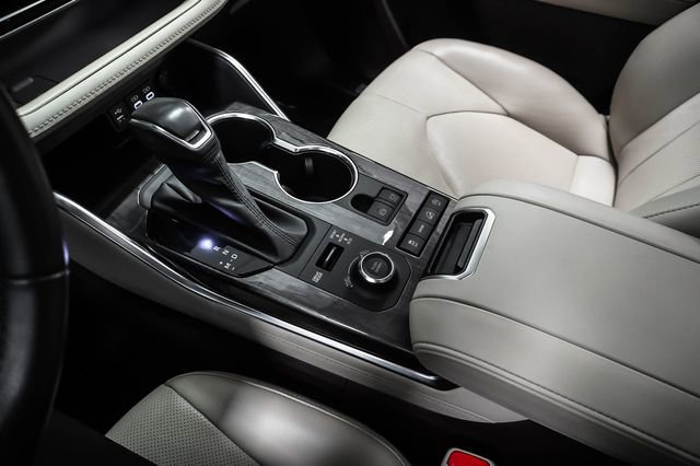 Used 2022 Toyota Highlander Limited AWD/4WD image 16