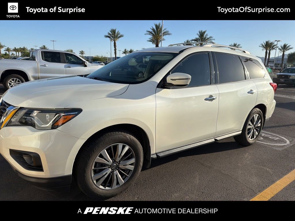 Used 2017 Nissan Pathfinder SV FWD image 1